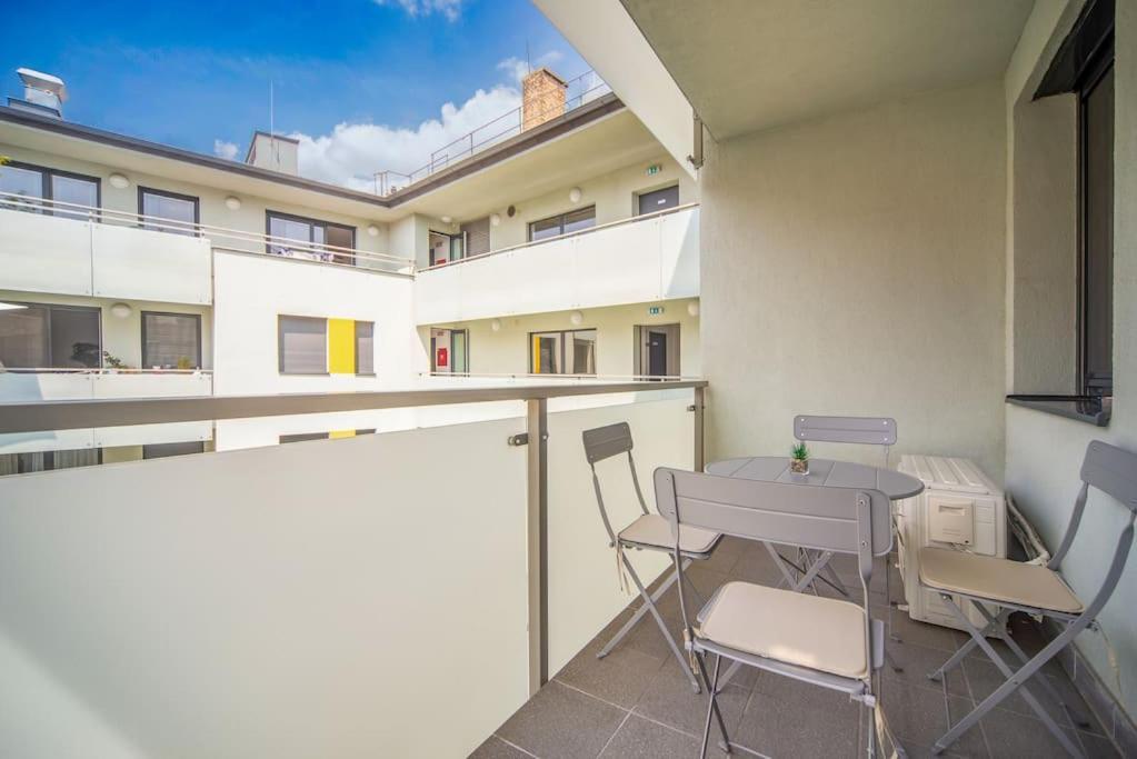 Grace Pine Apartment 1 Budapeste Exterior foto