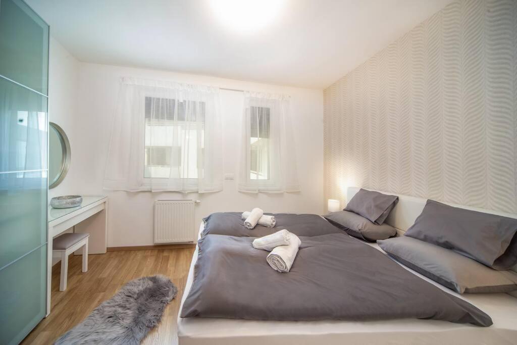 Grace Pine Apartment 1 Budapeste Exterior foto