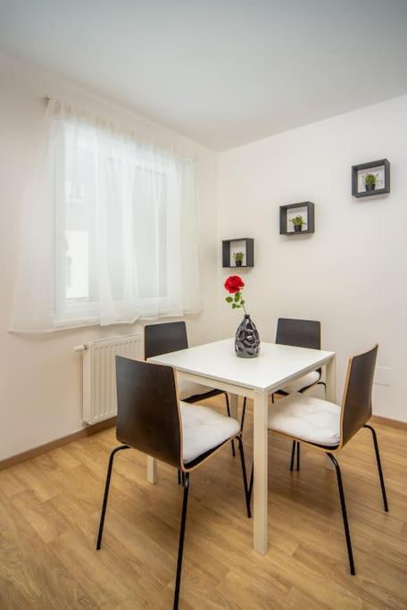 Grace Pine Apartment 1 Budapeste Exterior foto